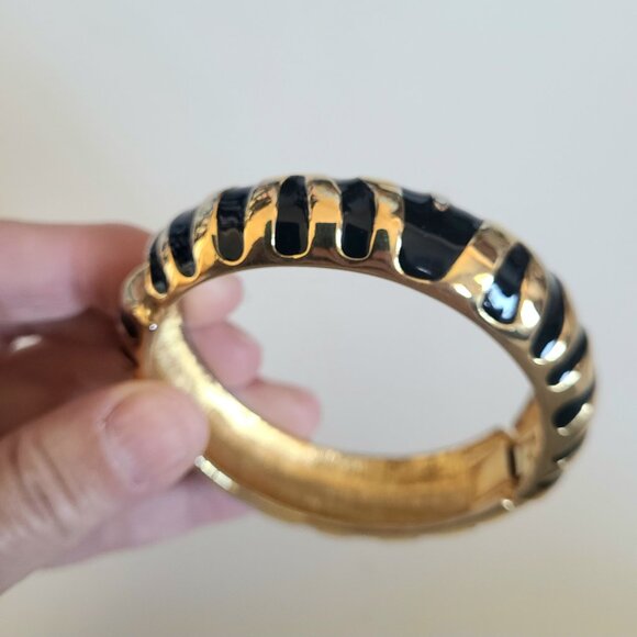 Joan Rivers Black and Gold Enamel Chunky Hinged Bracelet Bangle Animal Design. - Picture 1 of 4